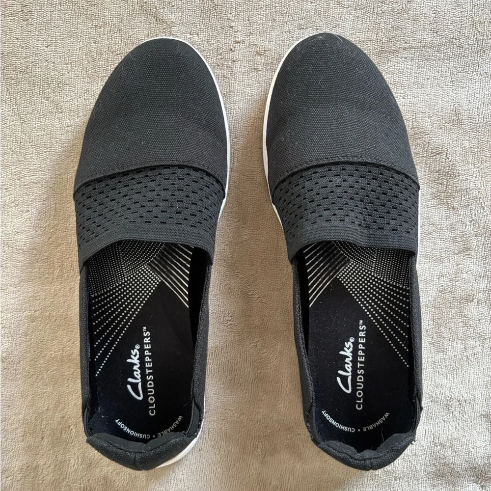 CLARKS cloudsteppers women’s slip ons Size 7 - Picture 3 of 4